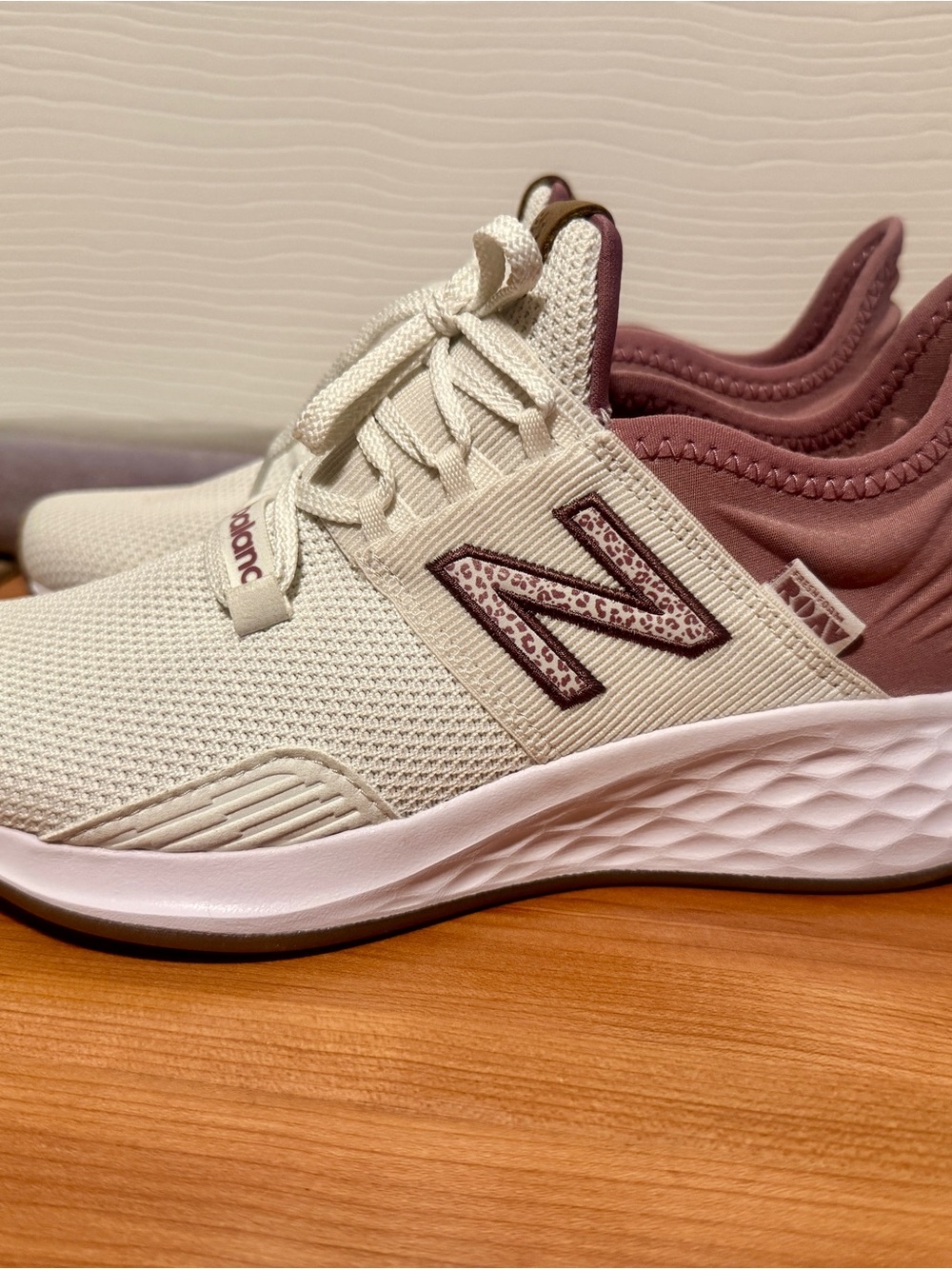 New Balance Women's Sz 6 Fresh Foam Roav